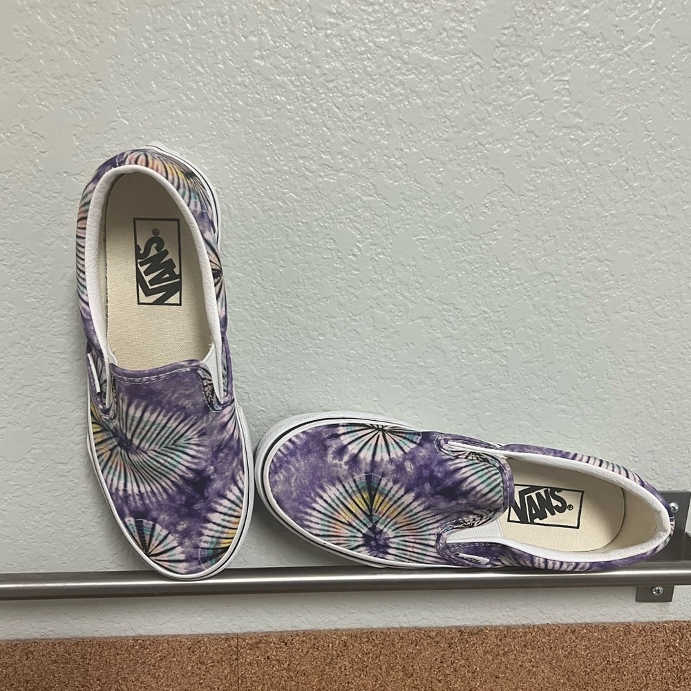 Vans slip on style shoe, women’s size 6. - Picture 4 of 7